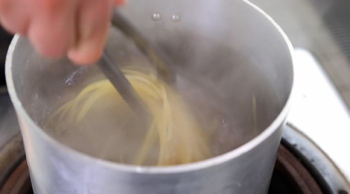 イタリア大使館シェフによるツナとトマトのパスタ