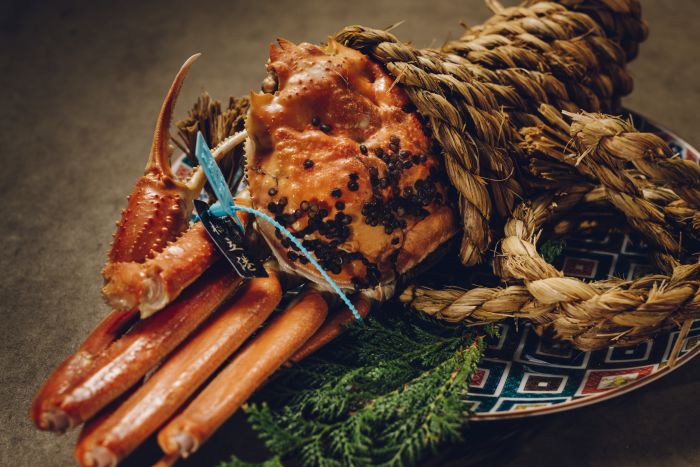 名物料理「活蟹のしめ縄蒸し」