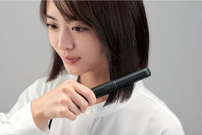 エレコム「NOGI USBヘアアイロン」使用イメージ
