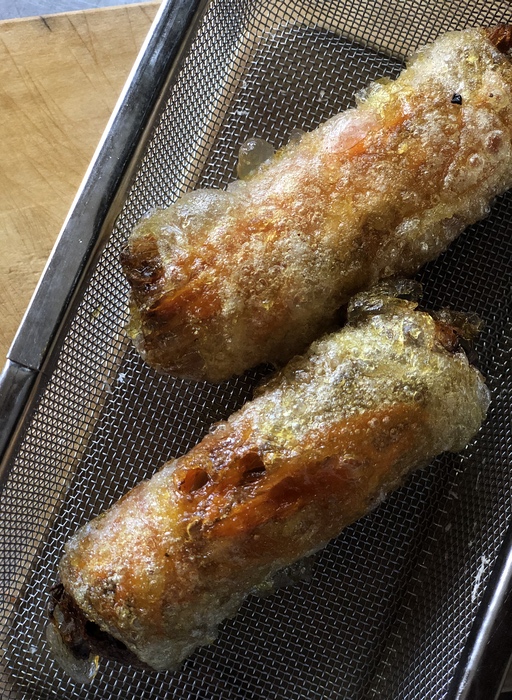 人参、舞茸、油揚げの揚げ春巻き_2