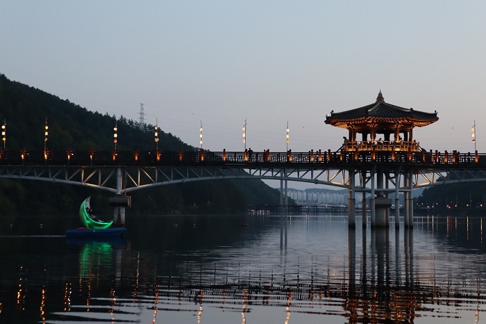 韓国 旅 安東(アンドン )【日没後のムーンボートと月映橋】