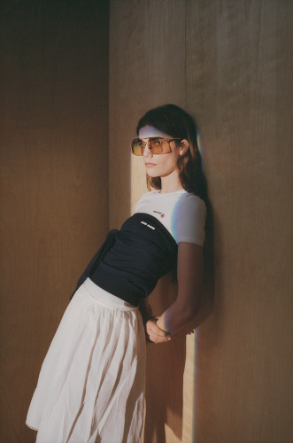 Petit Bateau x Miu Miu」コラボアイテム。子供服を想起させるTシャツ