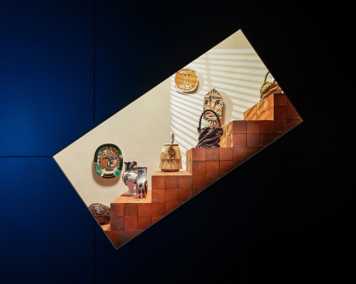 ロエベ初の大型展覧会「ロエベ クラフテッド・ワールド展 クラフトが