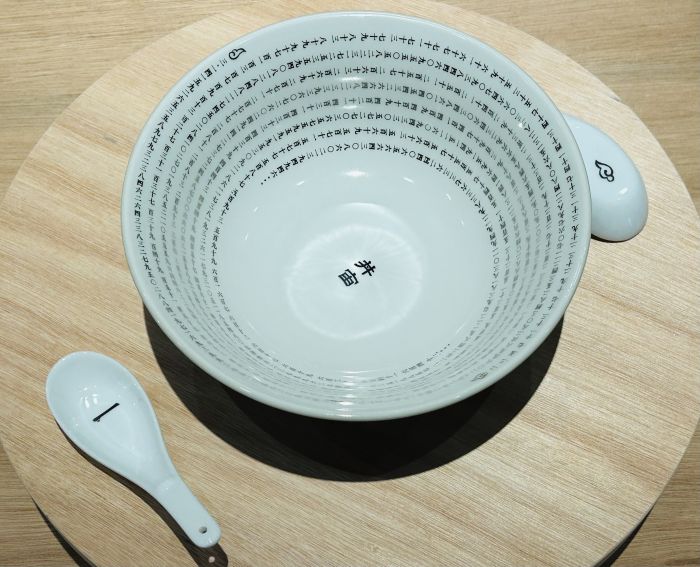 ヒグチユウコから横尾忠則まで アートなラーメンどんぶりを買いに