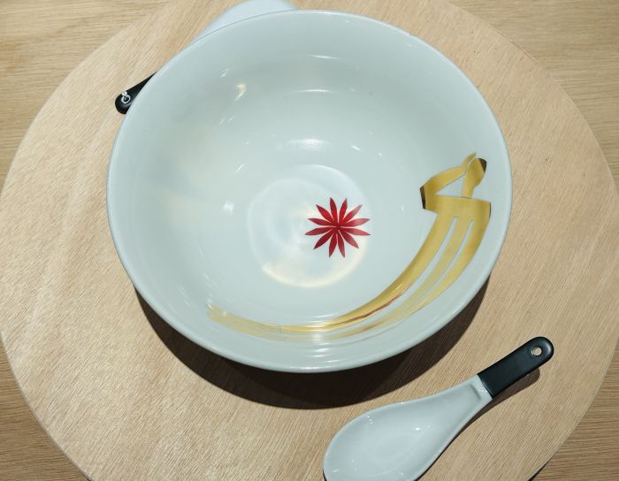 ヒグチユウコから横尾忠則まで アートなラーメンどんぶりを買いに