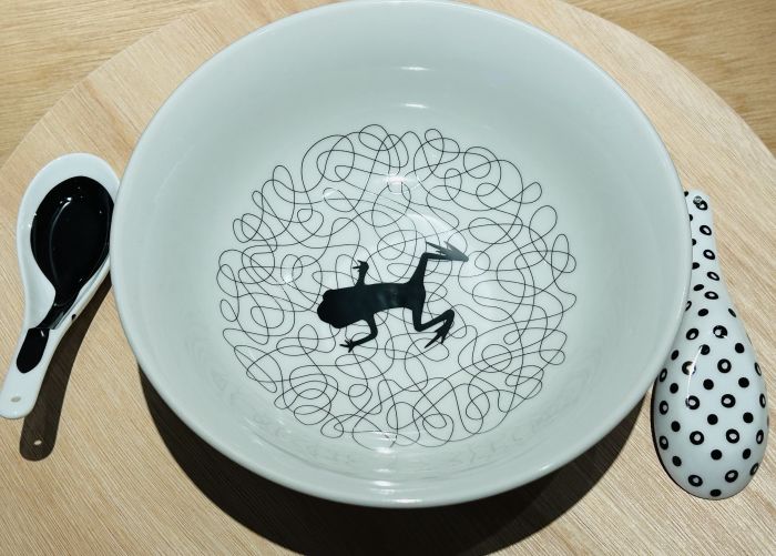 ヒグチユウコから横尾忠則まで アートなラーメンどんぶりを買いに