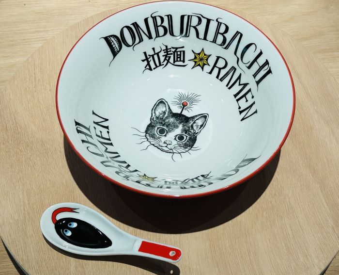 ヒグチユウコから横尾忠則まで アートなラーメンどんぶりを買いに