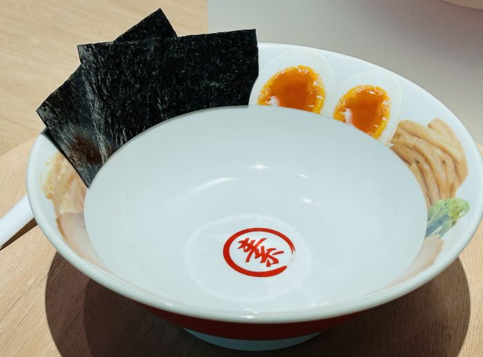 ヒグチユウコから横尾忠則まで アートなラーメンどんぶりを買いに