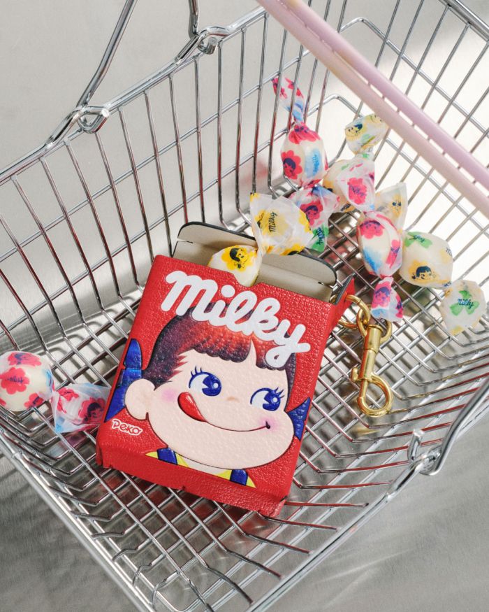 アニヤ・ハインドマーチ」から、「milky」をモチーフにしたレザー