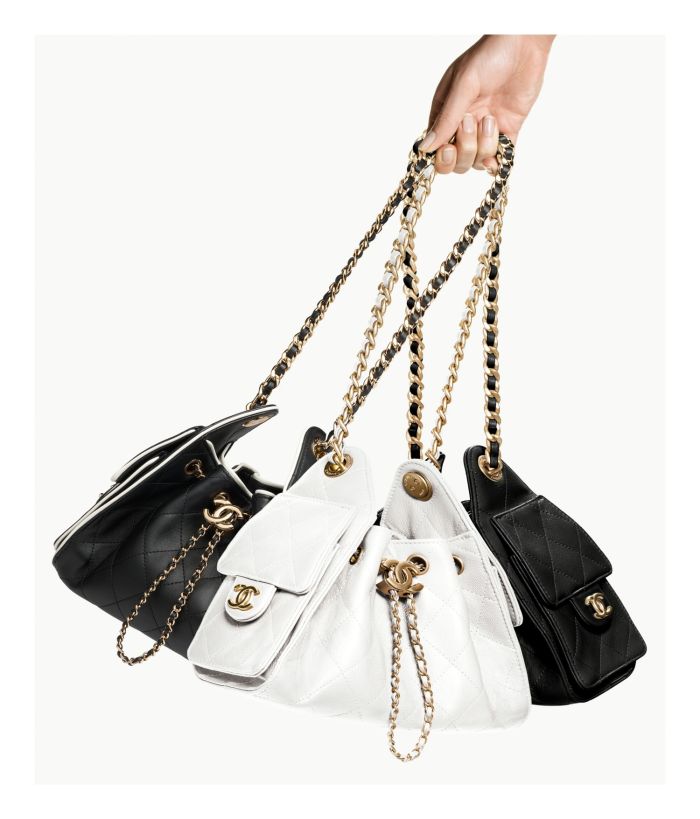 マーゴット・ロビーが、「シャネル」の最新バッグ“CHANEL 25”の