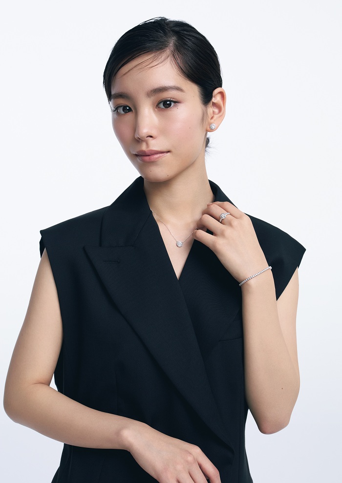 ブシュロン 當真あみ