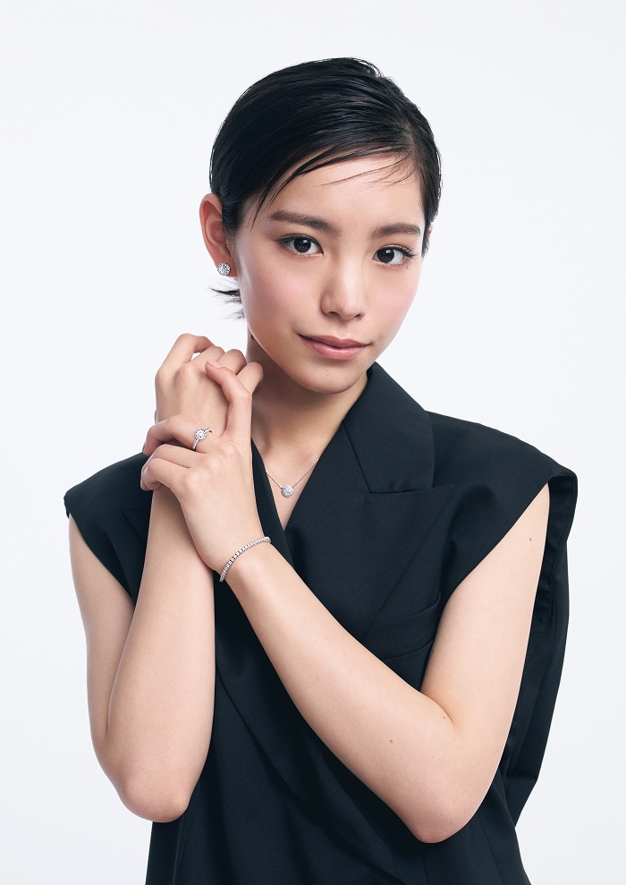 ブシュロン 當真あみ