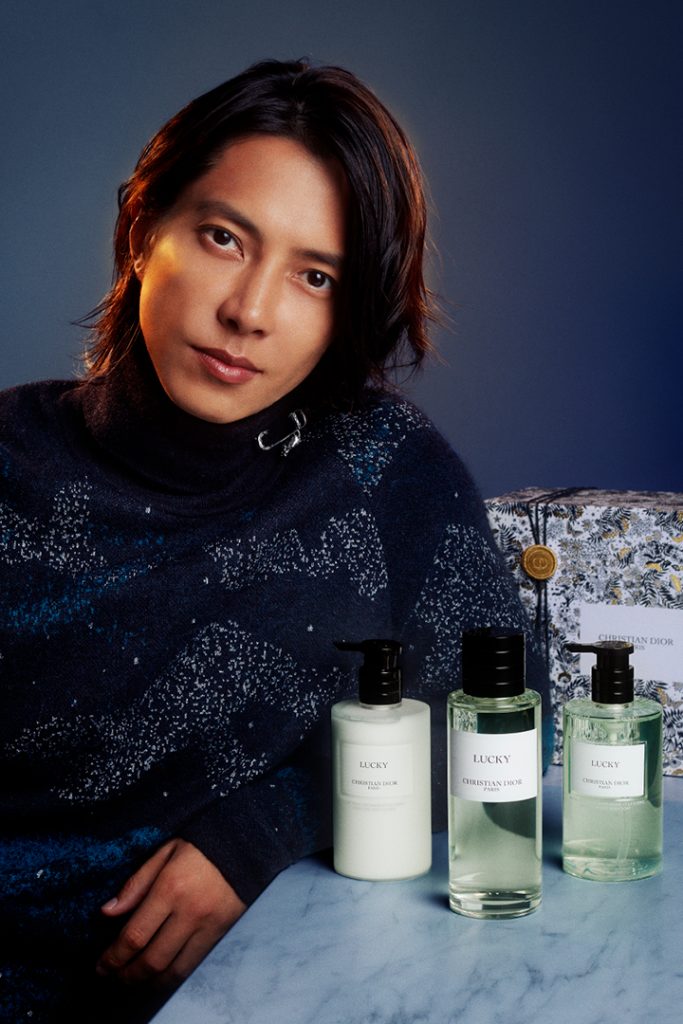 山下智久を魅了する冬の香り。「ディオール」のホリデーコレクション