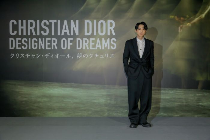日本との絆を称える「クリスチャン・ディオール、夢のクチュリエ」展