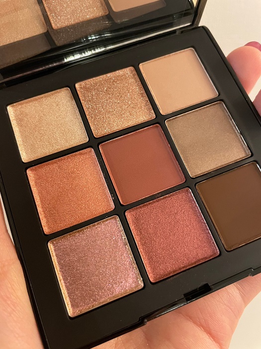 NARS　2022クリスマスコフレ　　アンインヒビテッド アイシャドーパレット S　美弥るりか